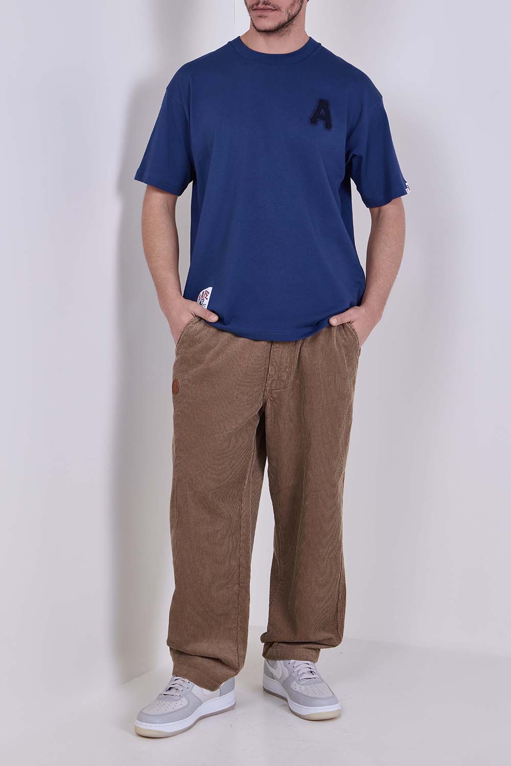 תמונת כל הלוק של מכנסי קורדרוי